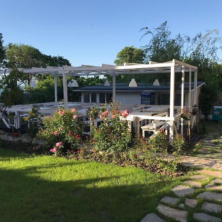 צ'רנומורץ Family Hotel Akra מראה חיצוני תמונה